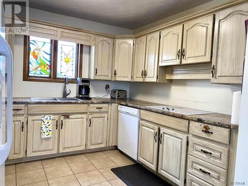 216 Wende Ave, Timmins, ON - Indoor Photo Showing Kitchen