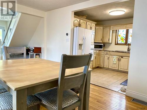 216 Wende Ave, Timmins, ON - Indoor Photo Showing Dining Room