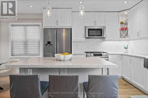 443 Kingswood Road, Toronto (East End-Danforth), ON - Indoor Photo Showing Kitchen With Upgraded Kitchen