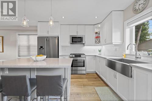 443 Kingswood Road, Toronto (East End-Danforth), ON - Indoor Photo Showing Kitchen With Upgraded Kitchen