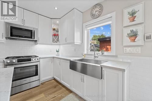 443 Kingswood Road, Toronto (East End-Danforth), ON - Indoor Photo Showing Kitchen With Double Sink With Upgraded Kitchen