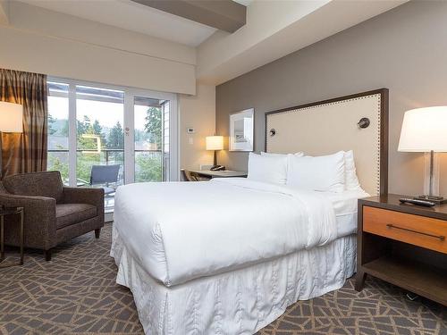 320/318-1376 Lynburne Pl, Langford, BC - Indoor Photo Showing Bedroom