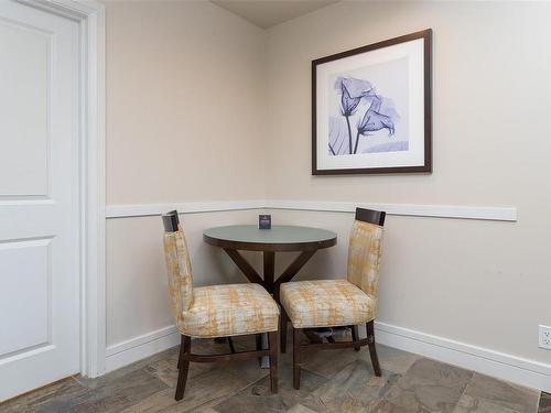 320/318-1376 Lynburne Pl, Langford, BC - Indoor Photo Showing Dining Room