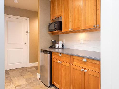 320/318-1376 Lynburne Pl, Langford, BC - Indoor Photo Showing Kitchen