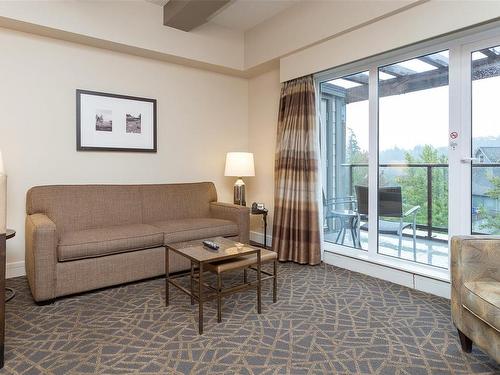 320/318-1376 Lynburne Pl, Langford, BC - Indoor Photo Showing Living Room