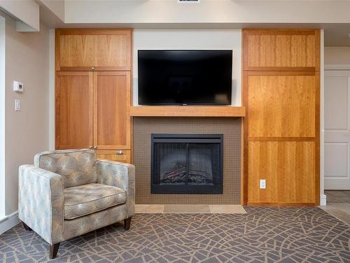 320/318-1376 Lynburne Pl, Langford, BC - Indoor Photo Showing Living Room With Fireplace