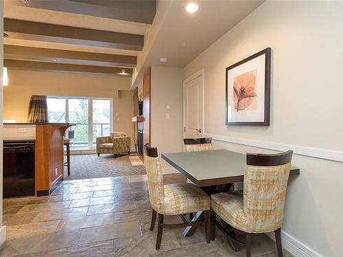 320/318-1376 Lynburne Pl, Langford, BC - Indoor Photo Showing Dining Room