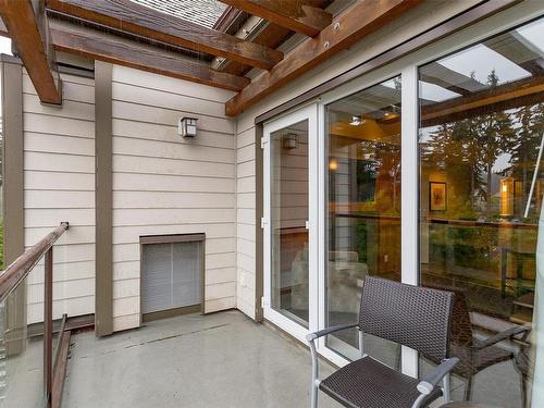 320/318-1376 Lynburne Pl, Langford, BC - Outdoor With Exterior