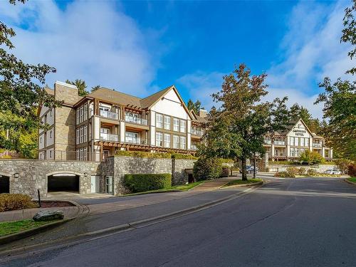 320/318-1376 Lynburne Pl, Langford, BC - Outdoor With Facade