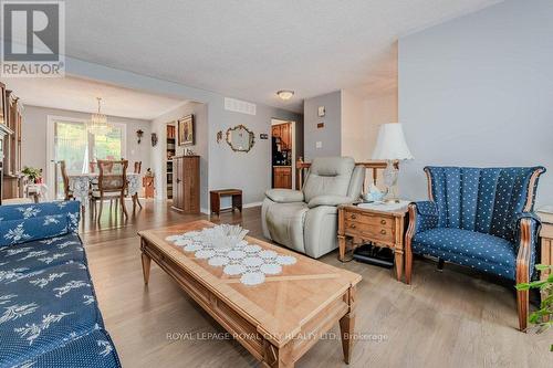 112 Freshmeadow Way, Guelph (Parkwood Gardens), ON - Indoor Photo Showing Living Room