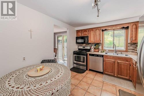 112 Freshmeadow Way, Guelph (Parkwood Gardens), ON - Indoor Photo Showing Kitchen With Double Sink