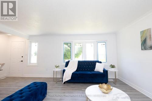 106 Whites Road, Quinte West, ON - Indoor Photo Showing Living Room