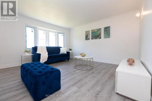 106 Whites Road, Quinte West, ON - Indoor Photo Showing Living Room