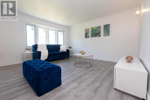 106 Whites Road, Quinte West, ON - Indoor Photo Showing Living Room