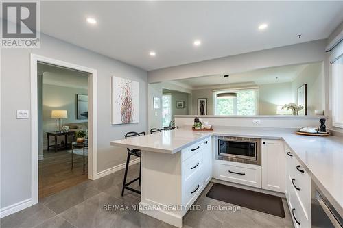 10 Wedgewood Court, St. Catharines, ON - Indoor Photo Showing Kitchen