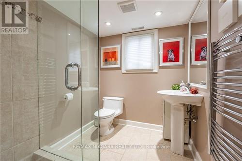 10 Wedgewood Court, St. Catharines, ON - Indoor Photo Showing Bathroom