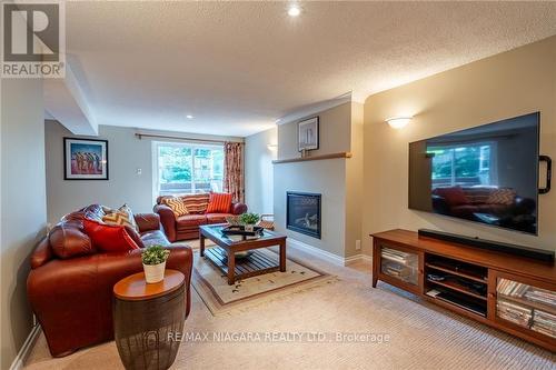 10 Wedgewood Court, St. Catharines, ON - Indoor Photo Showing Living Room With Fireplace