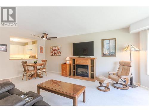 3157 Casorso Road Unit# 213, Kelowna, BC - Indoor Photo Showing Living Room With Fireplace