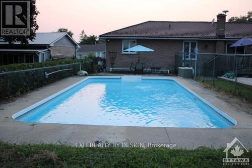 8 Vista Crescent, North Grenville, ON - Outdoor With In Ground Pool