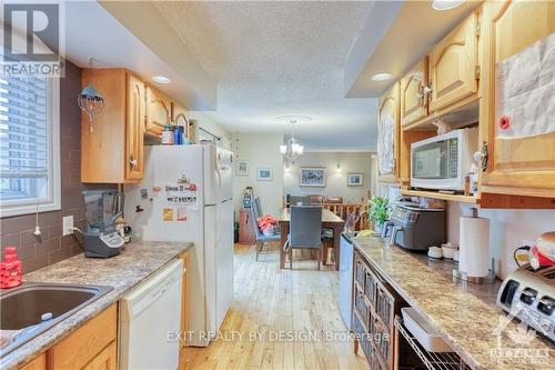 8 Vista Crescent, North Grenville, ON - Indoor Photo Showing Kitchen