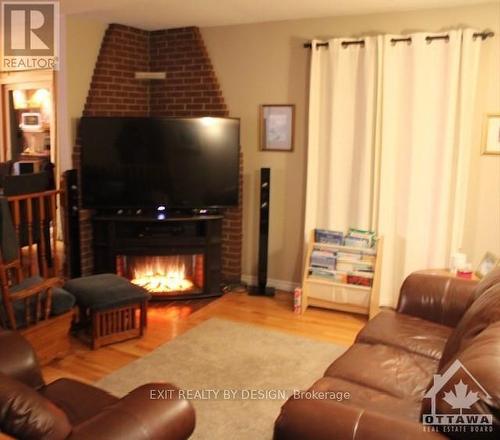 8 Vista Crescent, North Grenville, ON - Indoor Photo Showing Living Room With Fireplace