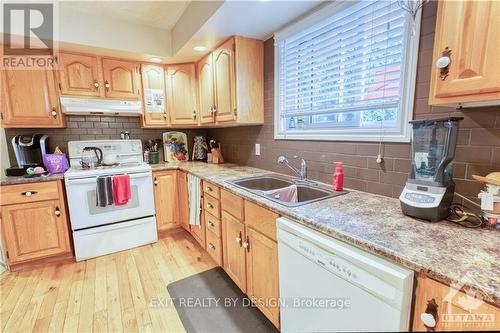 8 Vista Crescent, North Grenville, ON - Indoor Photo Showing Kitchen With Double Sink