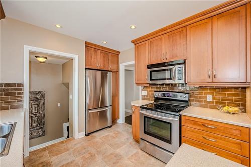 976 Danforth Avenue, Burlington, ON - Indoor Photo Showing Kitchen