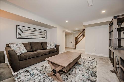 976 Danforth Avenue, Burlington, ON - Indoor Photo Showing Living Room