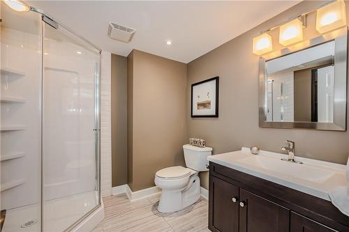 976 Danforth Avenue, Burlington, ON - Indoor Photo Showing Bathroom