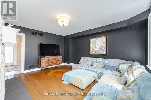 7 Stewart Crescent, Essa (Thornton), ON - Indoor Photo Showing Living Room