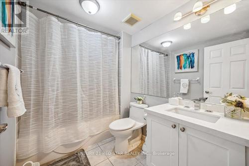 310 - 500 Mapleview Drive W, Barrie (Holly), ON - Indoor Photo Showing Bathroom