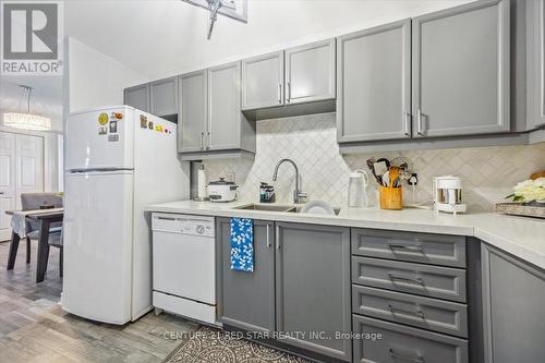 310 - 500 Mapleview Drive W, Barrie, ON - Indoor Photo Showing Kitchen