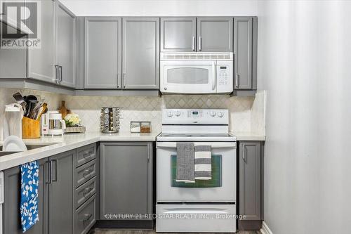 310 - 500 Mapleview Drive W, Barrie, ON - Indoor Photo Showing Kitchen