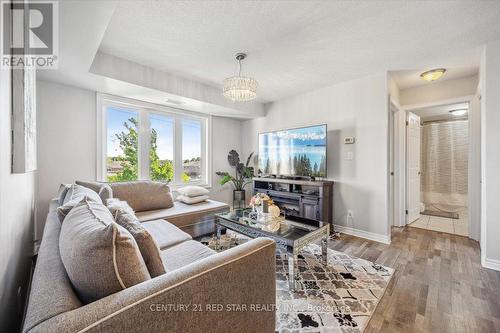 310 - 500 Mapleview Drive W, Barrie, ON - Indoor Photo Showing Living Room