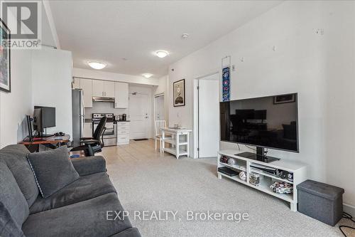 519 - 2486 Old Bronte Road, Oakville, ON - Indoor Photo Showing Living Room