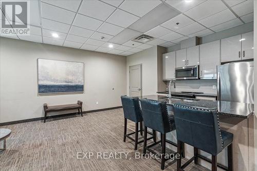 519 - 2486 Old Bronte Road, Oakville, ON - Indoor Photo Showing Kitchen