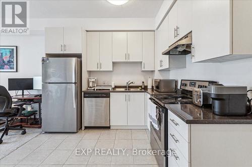 519 - 2486 Old Bronte Road, Oakville, ON - Indoor Photo Showing Kitchen With Double Sink