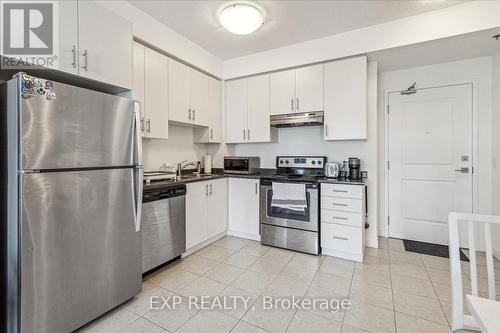 519 - 2486 Old Bronte Road, Oakville, ON - Indoor Photo Showing Kitchen