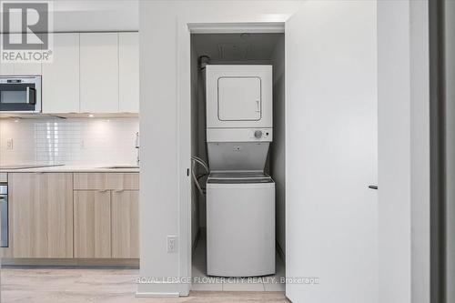 708 - 220 Missinnihe Way, Mississauga (Port Credit), ON - Indoor Photo Showing Laundry Room