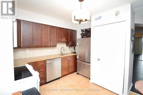 201 - 12 Laurelcrest Street, Brampton (Queen Street Corridor), ON - Indoor Photo Showing Kitchen With Stainless Steel Kitchen