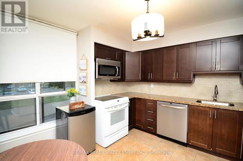 201 - 12 Laurelcrest Street, Brampton, ON - Indoor Photo Showing Kitchen