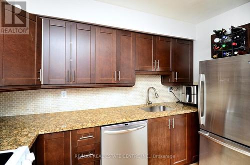 201 - 12 Laurelcrest Street, Brampton, ON - Indoor Photo Showing Kitchen