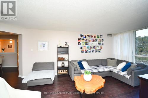 201 - 12 Laurelcrest Street, Brampton, ON - Indoor Photo Showing Living Room