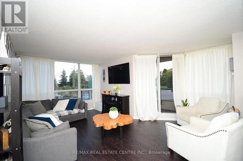 201 - 12 Laurelcrest Street, Brampton (Queen Street Corridor), ON - Indoor Photo Showing Living Room