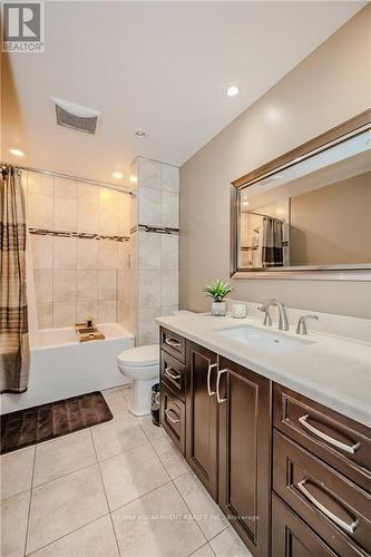 976 Danforth Avenue S, Burlington (Bayview), ON - Indoor Photo Showing Bathroom