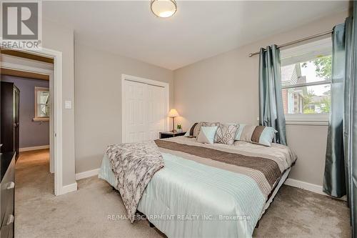 976 Danforth Avenue S, Burlington, ON - Indoor Photo Showing Bedroom