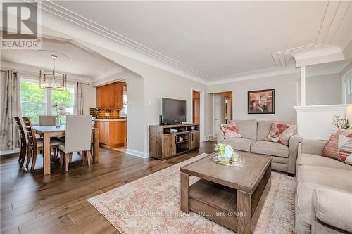 976 Danforth Avenue S, Burlington (Bayview), ON - Indoor Photo Showing Living Room