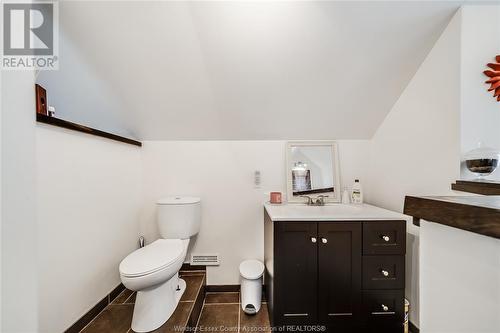 465 Roselawn Drive, Windsor, ON - Indoor Photo Showing Bathroom