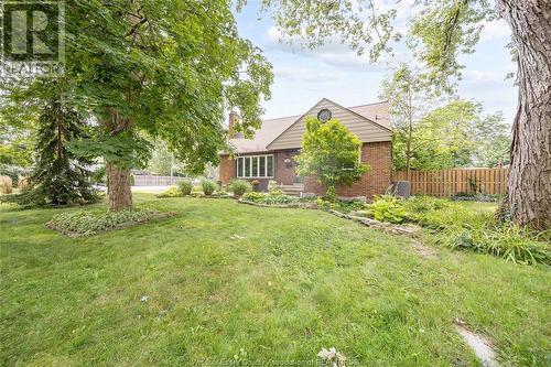 465 Roselawn Drive, Windsor, ON - Outdoor