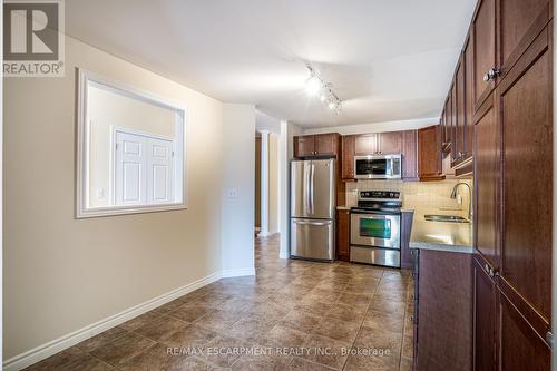 801 - 3000 Creekside Drive, Hamilton, ON - Indoor Photo Showing Kitchen With Double Sink